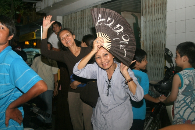 Chùm ảnh diễu hành xe hoa Phật đản: Phật đi vào đời