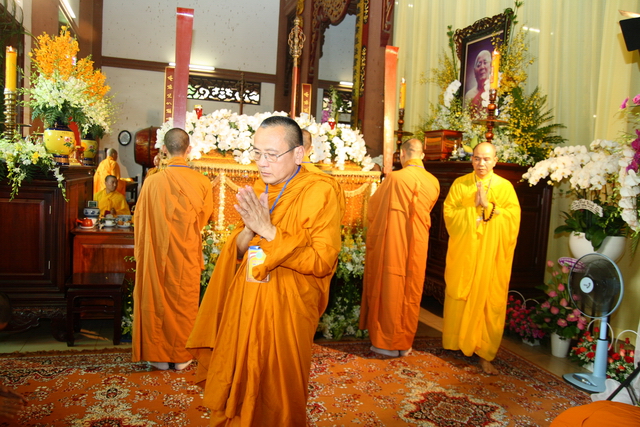 Chùm ảnh: Các đoàn viếng tang lễ HT. Thích Minh Châu - Chiều 07/09/2012 - Phần 2