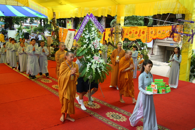 Chùm ảnh: Các đoàn viếng tang lễ HT. Thích Minh Châu - Chiều 07/09/2012 - Phần 2