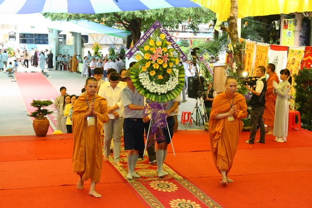 Chùm ảnh: Các đoàn viếng tang lễ HT. Thích Minh Châu - Chiều 07/09/2012 - Phần 2