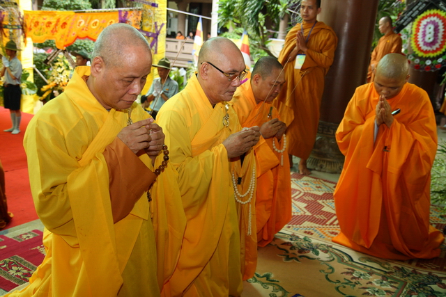 Chùm ảnh: Các đoàn viếng tang lễ HT. Thích Minh Châu - Chiều 07/09/2012 - Phần 2