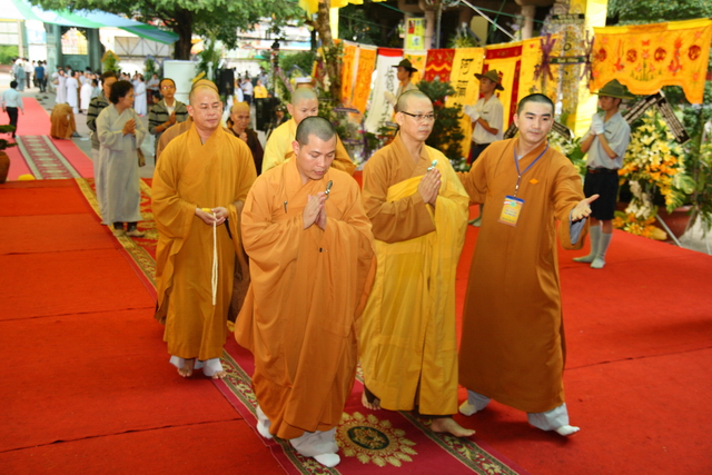 Chùm ảnh: Các đoàn viếng tang lễ HT. Thích Minh Châu - Chiều 07/09/2012 - Phần 2
