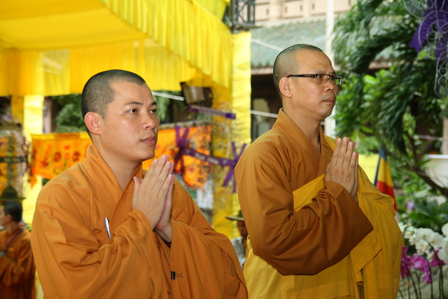Chùm ảnh: Các đoàn viếng tang lễ HT. Thích Minh Châu - Chiều 07/09/2012 - Phần 2