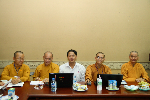 Chùm ảnh: Các đoàn viếng tang lễ HT. Thích Minh Châu - Chiều 07/09/2012 - Phần 2