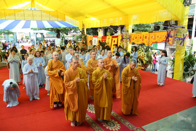 Chùm ảnh: Các đoàn viếng tang lễ HT. Thích Minh Châu - Chiều 07/09/2012 - Phần 2