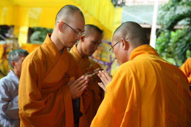 Chùm ảnh: Các đoàn viếng tang lễ HT. Thích Minh Châu - Chiều 07/09/2012 - Phần 2