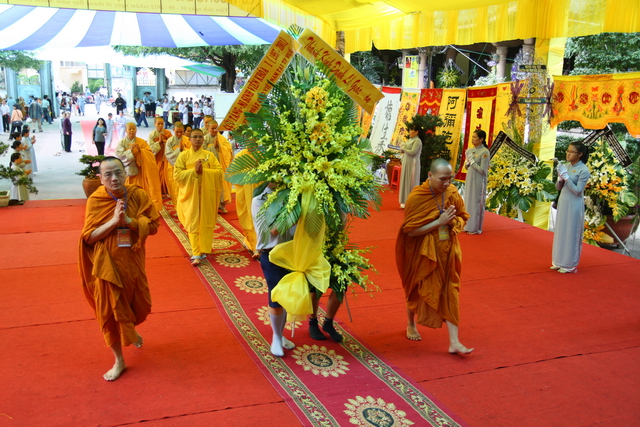 Chùm ảnh: Các đoàn viếng tang lễ HT. Thích Minh Châu - Chiều 07/09/2012 - Phần 2