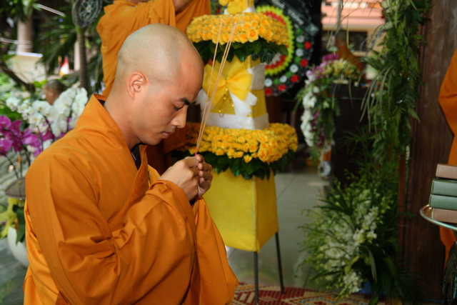 Chùm ảnh: Các đoàn viếng tang lễ HT. Thích Minh Châu - Chiều 07/09/2012 - Phần 2