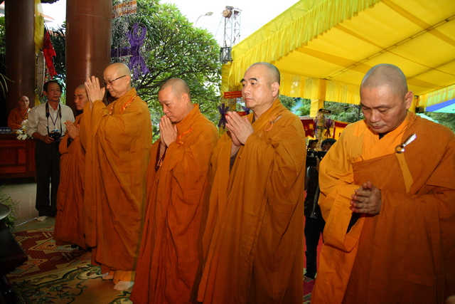 Chùm ảnh: Các đoàn viếng tang lễ HT. Thích Minh Châu - Chiều 07/09/2012 - Phần 2