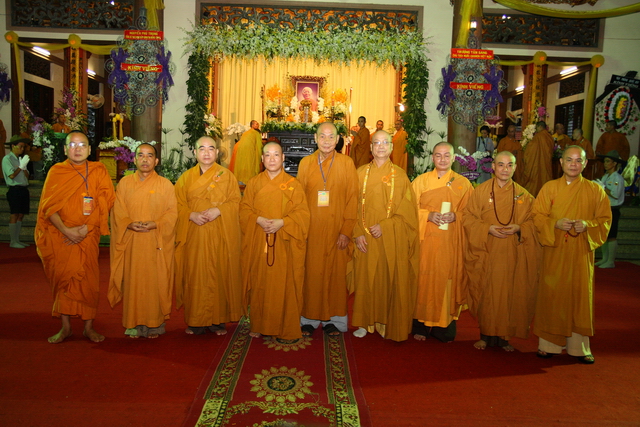Chùm ảnh: Các đoàn viếng tang lễ HT. Thích Minh Châu - Chiều 07/09/2012 - Phần 2