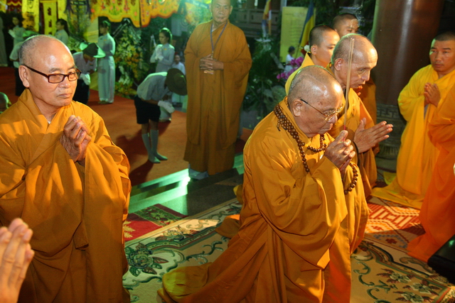 Chùm ảnh: Các đoàn viếng tang lễ HT. Thích Minh Châu - Chiều 07/09/2012 - Phần 2