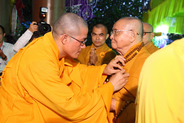 Chùm ảnh: Các đoàn viếng tang lễ HT. Thích Minh Châu - Chiều 07/09/2012 - Phần 2