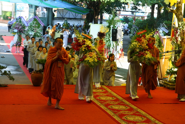 Chùm ảnh: Các đoàn viếng tang lễ HT. Thích Minh Châu - Sáng 08/09/2012
