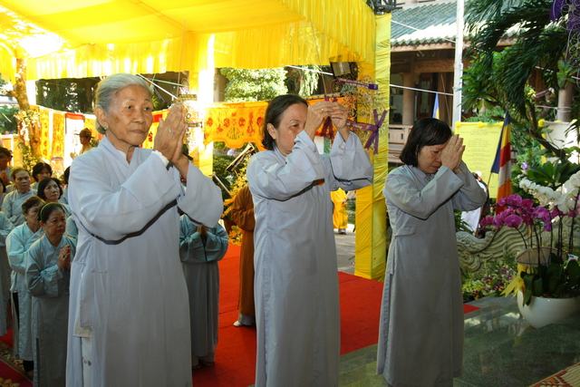 Chùm ảnh: Các đoàn viếng tang lễ HT. Thích Minh Châu - Sáng 08/09/2012
