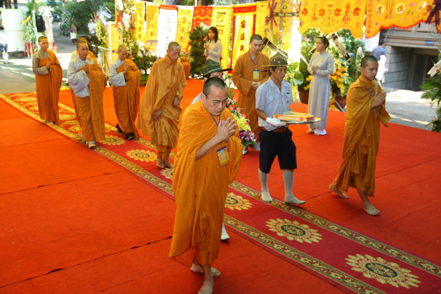 Chùm ảnh: Các đoàn viếng tang lễ HT. Thích Minh Châu - Sáng 08/09/2012