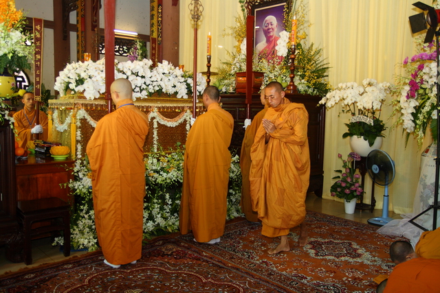 Chùm ảnh: Các đoàn viếng tang lễ HT. Thích Minh Châu - Sáng 08/09/2012