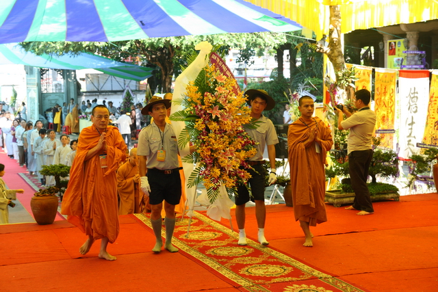Chùm ảnh: Các đoàn viếng tang lễ HT. Thích Minh Châu - Sáng 08/09/2012