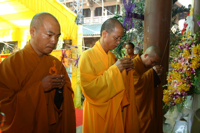 Chùm ảnh: Các đoàn viếng tang lễ HT. Thích Minh Châu - Sáng 08/09/2012