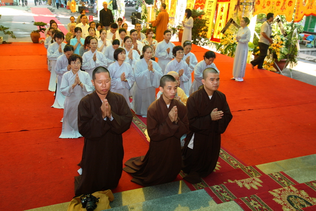 Chùm ảnh: Các đoàn viếng tang lễ HT. Thích Minh Châu - Sáng 08/09/2012