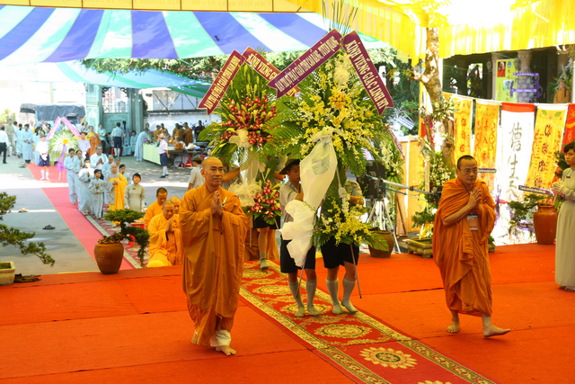 Chùm ảnh: Các đoàn viếng tang lễ HT. Thích Minh Châu - Sáng 08/09/2012