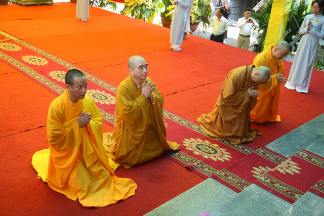 Chùm ảnh: Các đoàn viếng tang lễ HT. Thích Minh Châu - Sáng 08/09/2012