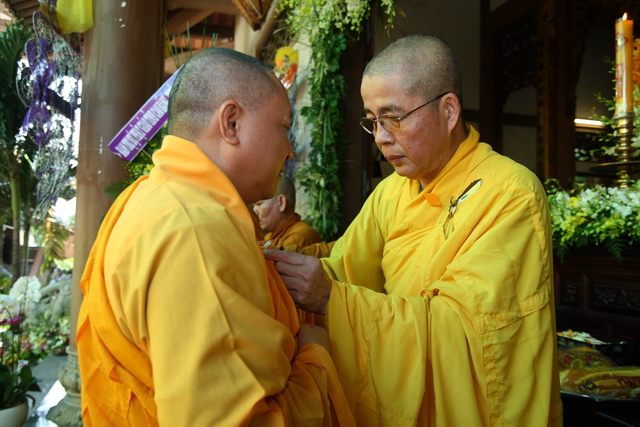 Chùm ảnh: Các đoàn viếng tang lễ HT. Thích Minh Châu - Sáng 08/09/2012