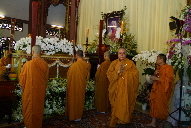 Chùm ảnh: Các đoàn viếng tang lễ HT. Thích Minh Châu - Sáng 08/09/2012