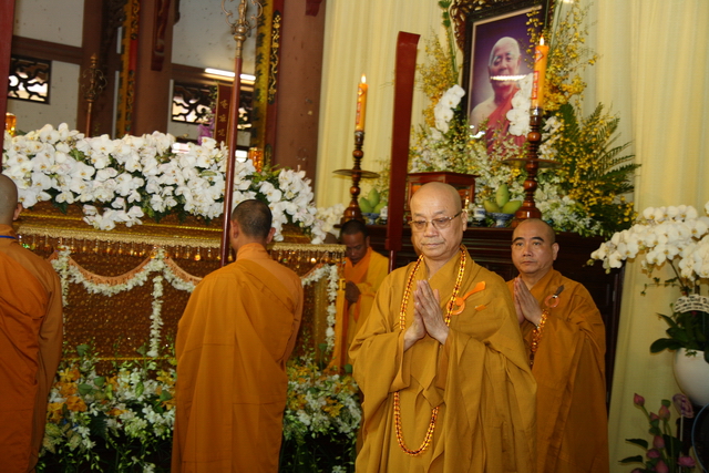Chùm ảnh: Các đoàn viếng tang lễ HT. Thích Minh Châu - Sáng 08/09/2012