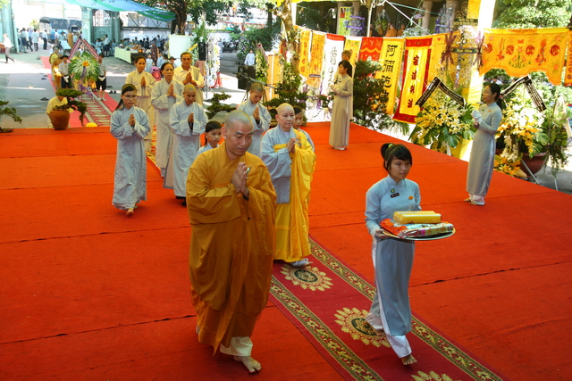 Chùm ảnh: Các đoàn viếng tang lễ HT. Thích Minh Châu - Sáng 08/09/2012