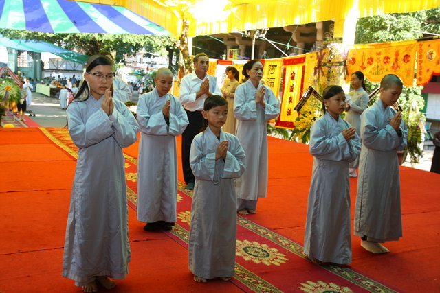 Chùm ảnh: Các đoàn viếng tang lễ HT. Thích Minh Châu - Sáng 08/09/2012