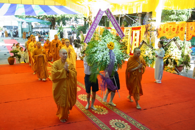 Chùm ảnh: Các đoàn viếng tang lễ HT. Thích Minh Châu - Sáng 08/09/2012