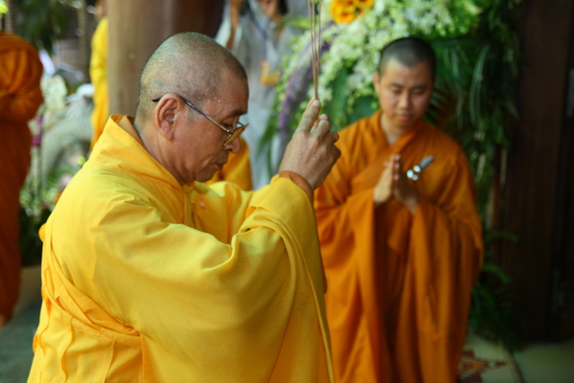 Chùm ảnh: Các đoàn viếng tang lễ HT. Thích Minh Châu - Sáng 08/09/2012
