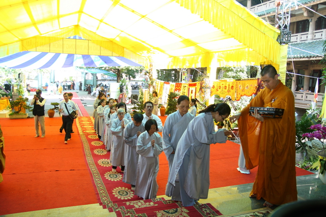 Chùm ảnh: Các đoàn viếng tang lễ HT. Thích Minh Châu - Sáng 08/09/2012
