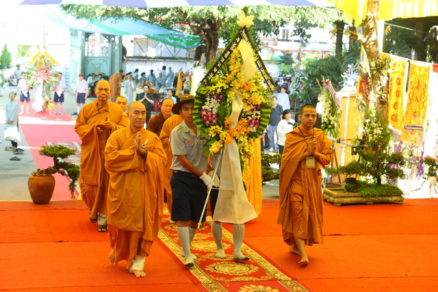 Chùm ảnh: Các đoàn viếng tang lễ HT. Thích Minh Châu - Sáng 08/09/2012