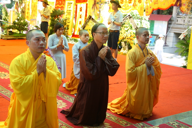 Chùm ảnh: Các đoàn viếng tang lễ HT. Thích Minh Châu - Sáng 08/09/2012