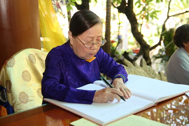 Chùm ảnh: Các đoàn viếng tang lễ HT. Thích Minh Châu - Sáng 08/09/2012