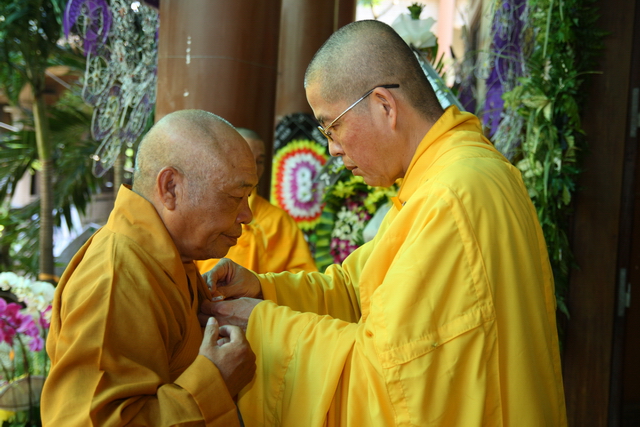 Chùm ảnh: Các đoàn viếng tang lễ HT. Thích Minh Châu - Sáng 08/09/2012
