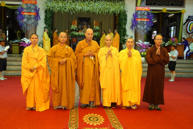 Chùm ảnh: Các đoàn viếng tang lễ HT. Thích Minh Châu - Sáng 08/09/2012