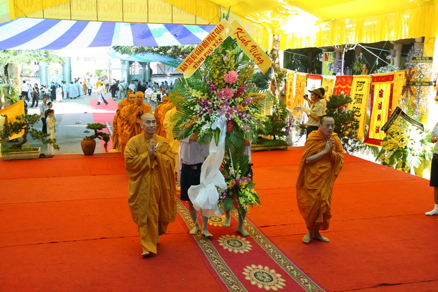 Chùm ảnh: Các đoàn viếng tang lễ HT. Thích Minh Châu - Sáng 08/09/2012