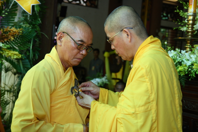 Chùm ảnh: Các đoàn viếng tang lễ HT. Thích Minh Châu - Sáng 08/09/2012