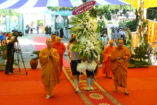 Chùm ảnh: Các đoàn viếng tang lễ HT. Thích Minh Châu - Sáng 08/09/2012