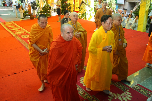 Chùm ảnh: Các đoàn viếng tang lễ HT. Thích Minh Châu - Sáng 08/09/2012