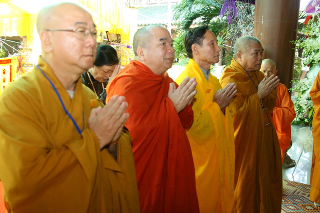 Chùm ảnh: Các đoàn viếng tang lễ HT. Thích Minh Châu - Sáng 08/09/2012