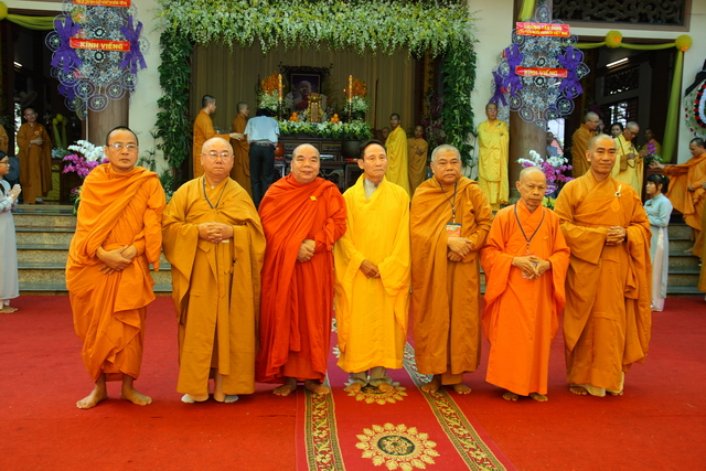 Chùm ảnh: Các đoàn viếng tang lễ HT. Thích Minh Châu - Sáng 08/09/2012