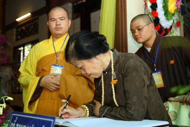 Chùm ảnh: Các đoàn viếng tang lễ HT. Thích Minh Châu - Sáng 08/09/2012