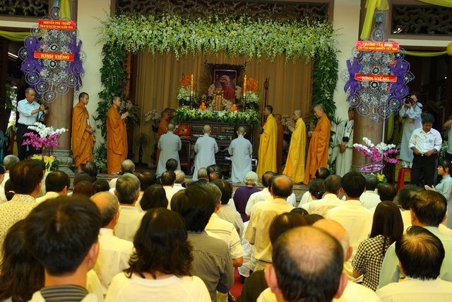 Chùm ảnh: Các đoàn viếng tang lễ HT. Thích Minh Châu - Sáng 08/09/2012