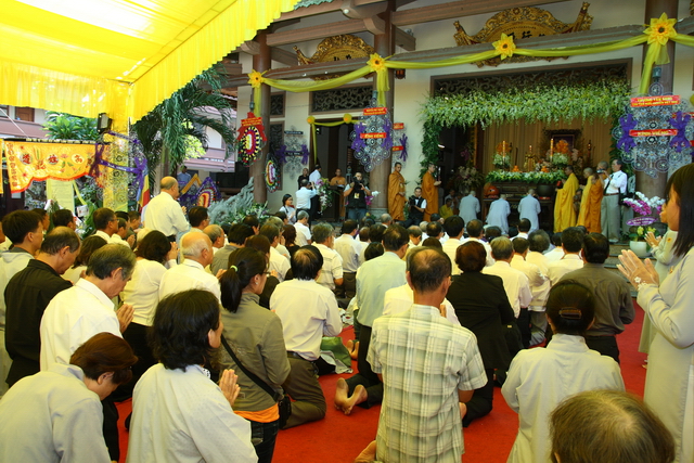 Chùm ảnh: Các đoàn viếng tang lễ HT. Thích Minh Châu - Sáng 08/09/2012
