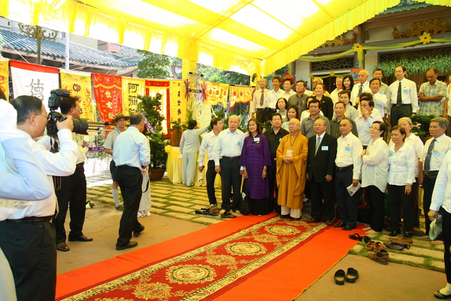 Chùm ảnh: Các đoàn viếng tang lễ HT. Thích Minh Châu - Sáng 08/09/2012
