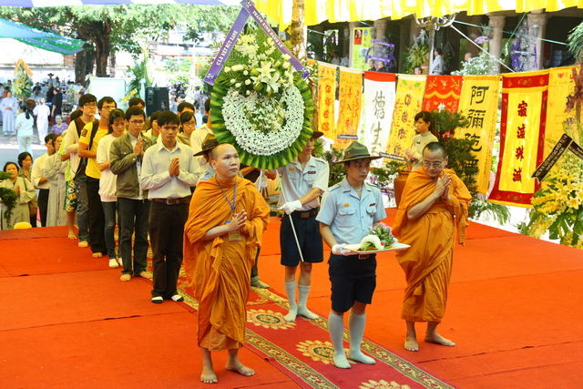 Chùm ảnh: Các đoàn viếng tang lễ HT. Thích Minh Châu - Sáng 08/09/2012
