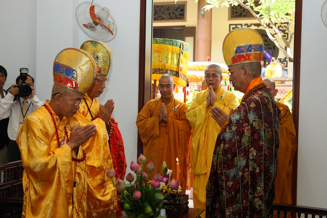Chùm ảnh: Các đoàn viếng tang lễ HT. Thích Minh Châu - Sáng 08/09/2012